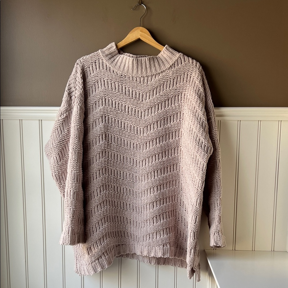 Nina Leonard Beige Chevron Knit Sweater